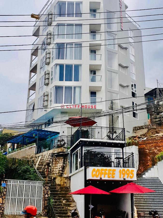 Отель Khach San Cliffhouse Нячанг